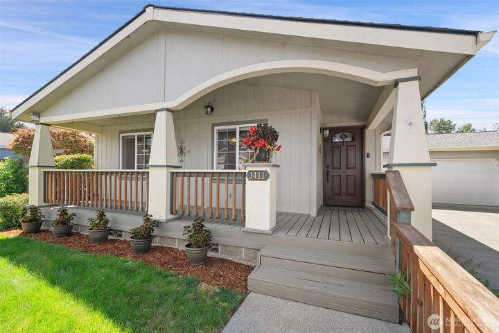 Property Photo: 1411 Elk Loop WA 98382