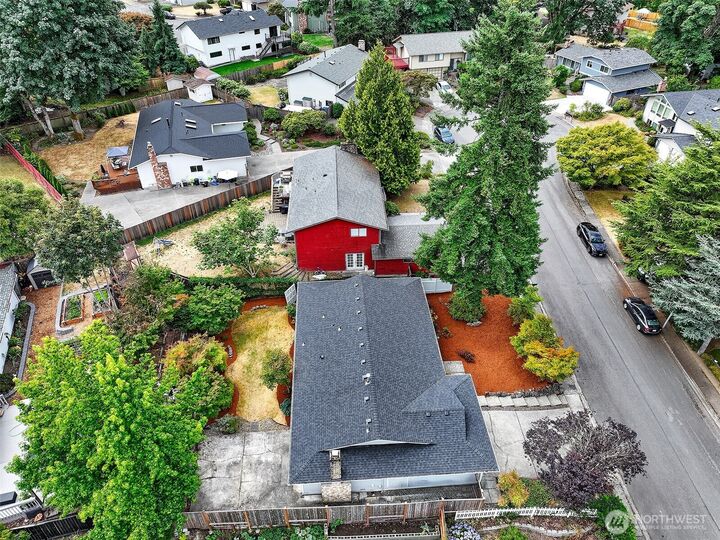 Property Photo:  2022  Aberdeen Place SE  WA 98055 