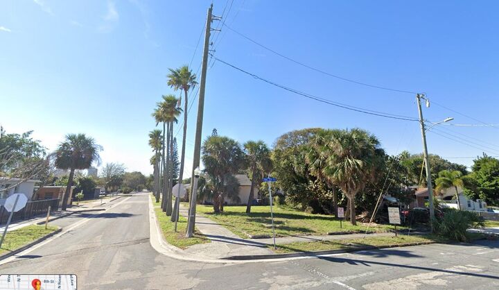 Property Photo:  800 7th Street  FL 33401 