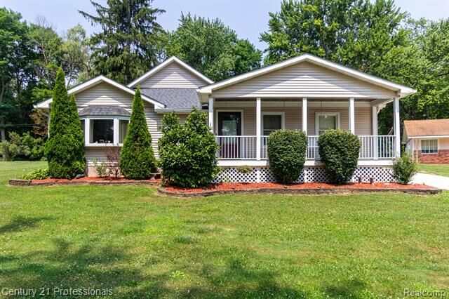 Property Photo:  167 Glanworth Street  MI 48362 