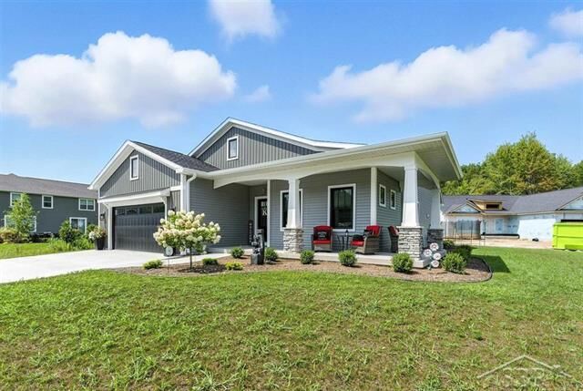 Property Photo:  701 Broadhead Drive  MI 48642 