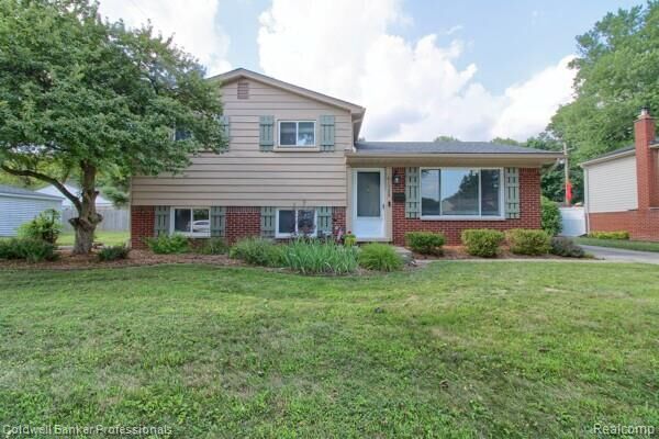 Property Photo: 41928 River Oaks MI 48170