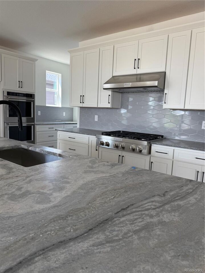 Property Photo:  3136 Westcliff Drive  CO 80538 