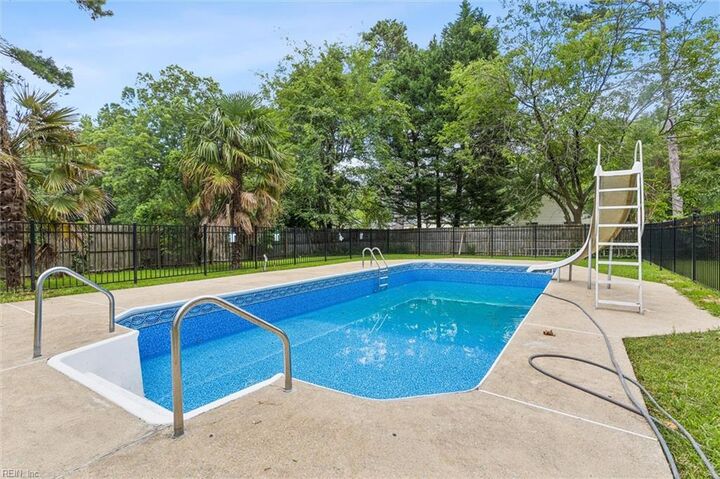 Property Photo:  5016 Madeira Rd  VA 23455 