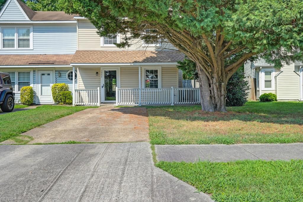 Property Photo:  1844 Woodgate Arch  VA 23320 
