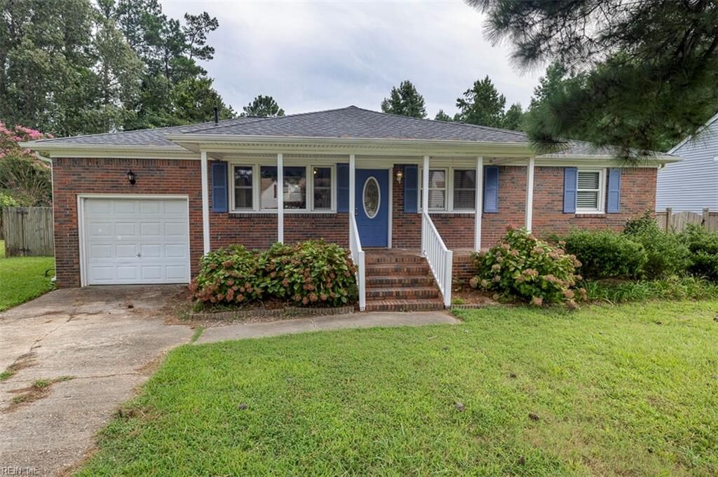 Property Photo: 1104 Washington Dr VA 23322