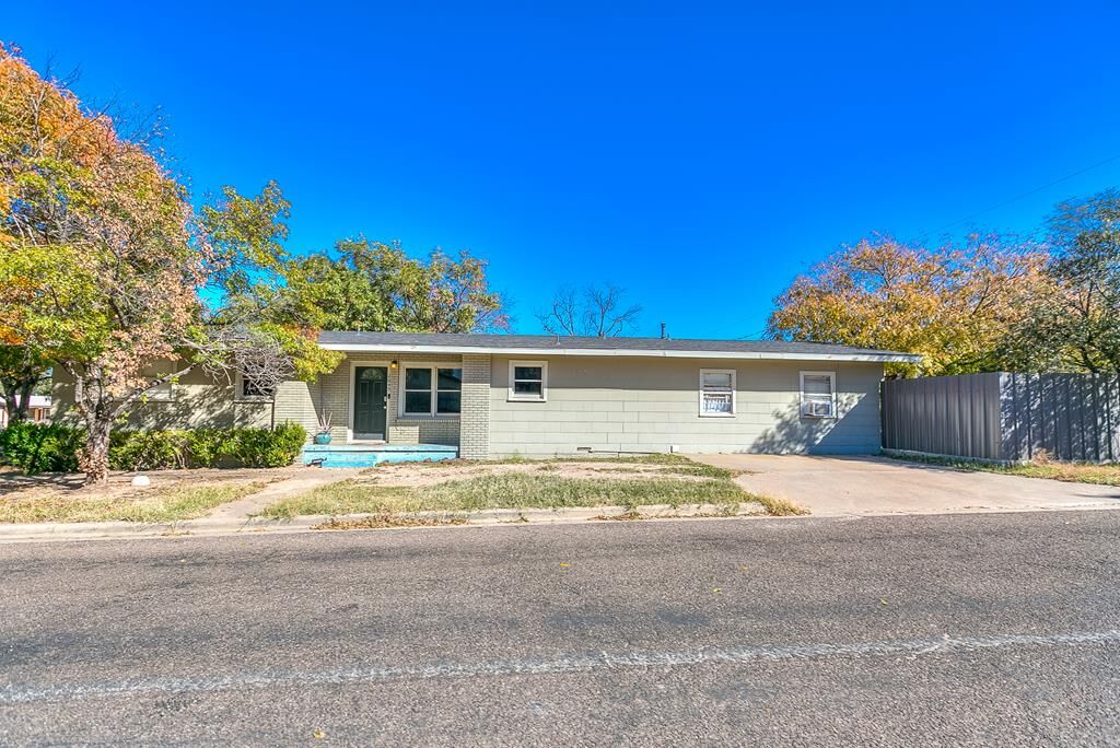 Property Photo: 2645 Raney St TX 76901