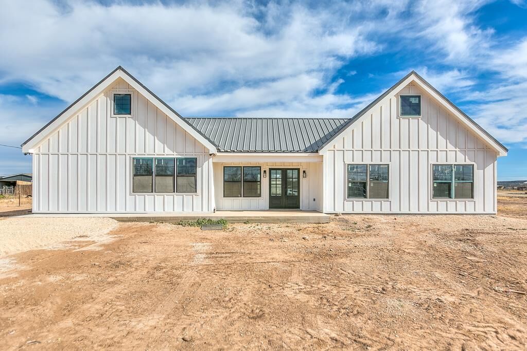 Property Photo: 1300 6th St TX 76951