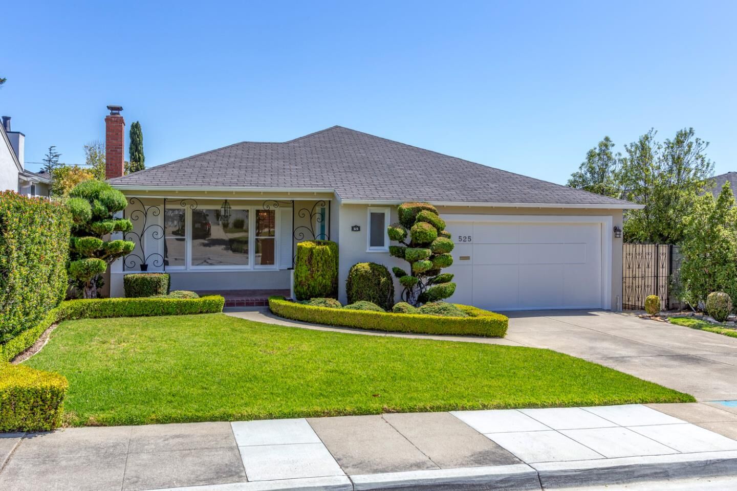 Property Photo: 525 Colgate Way CA 94402