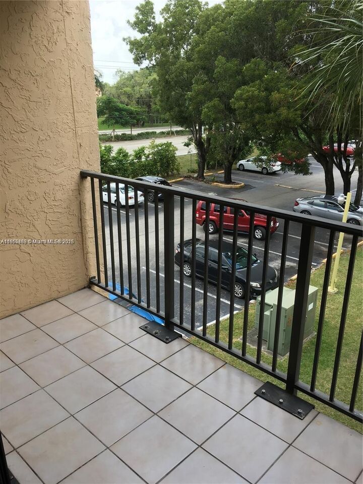 Property Photo: 14221 N Kendall Dr 305C FL 33186