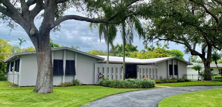 8820 SW 150th St  Palmetto Bay FL 33176 photo