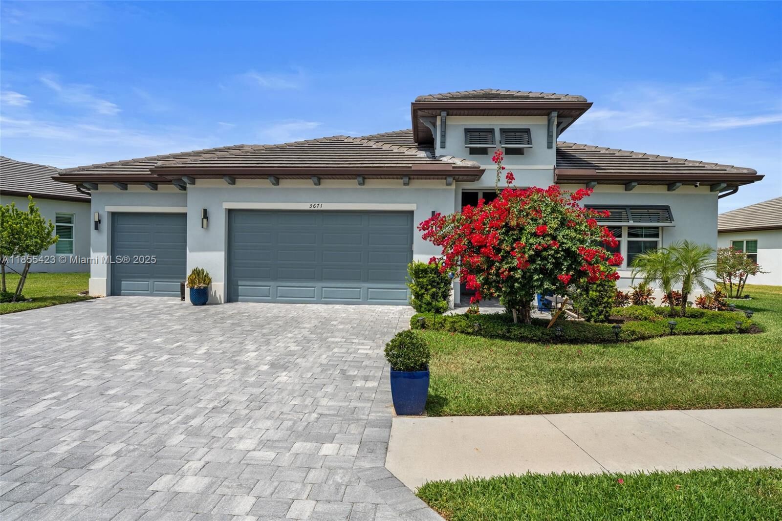 Property Photo:  3671 Sapphire Cove  FL 34114 