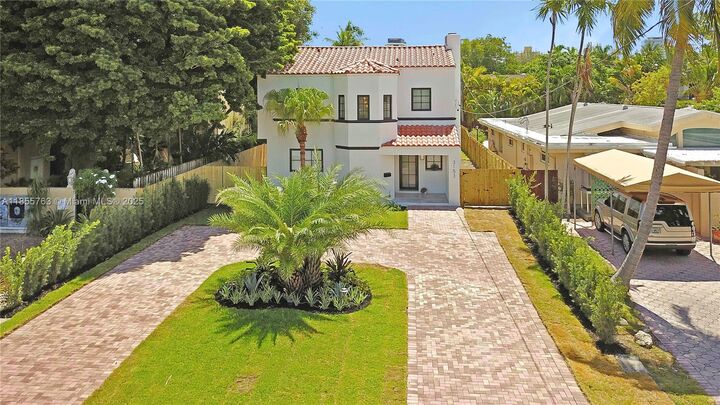 Property Photo: 3153 Royal Palm Ave FL 33140