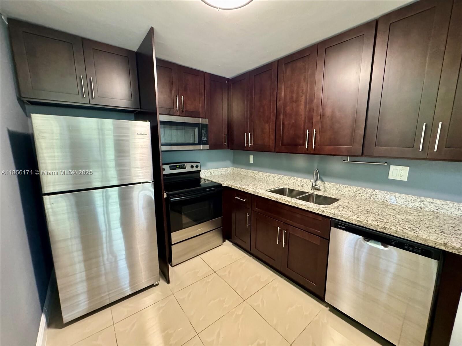 Property Photo: 9495 Evergreen Pl 101 FL 33324