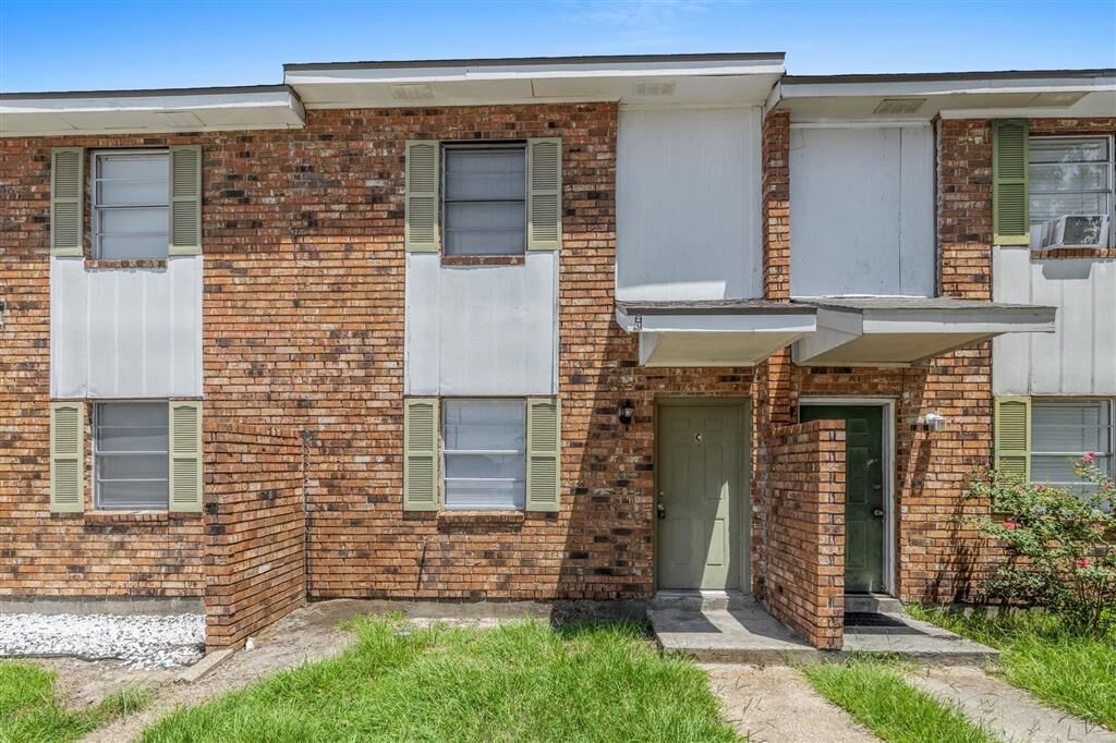 Property Photo:  1860 S Tallowood Dr Drive S C  LA 70605 