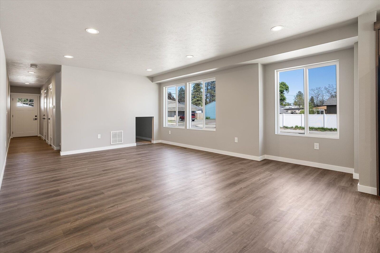 Property Photo:  921 E Everett Ave 923 E Everett Ave  WA 99207-3326 