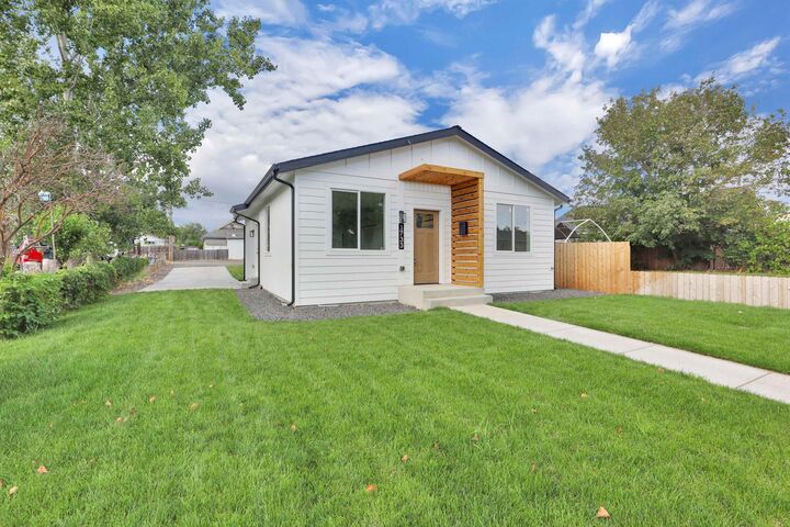 Property Photo:  1733 E Lacrosse Ave  WA 99207 