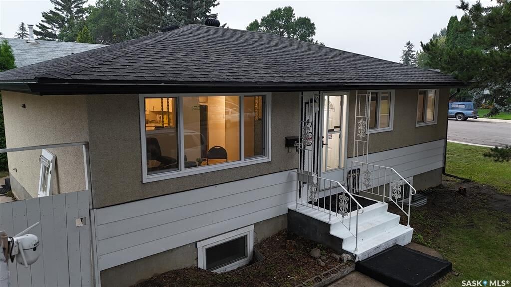 Property Photo: 41 Cartier Crescent SK S7L 4L8