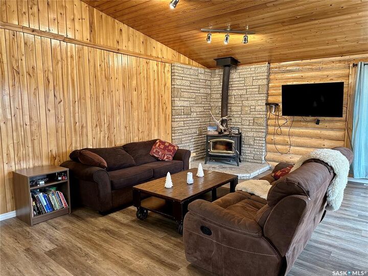 Property Photo:  803 Otter Street  SK S0J 1L0 