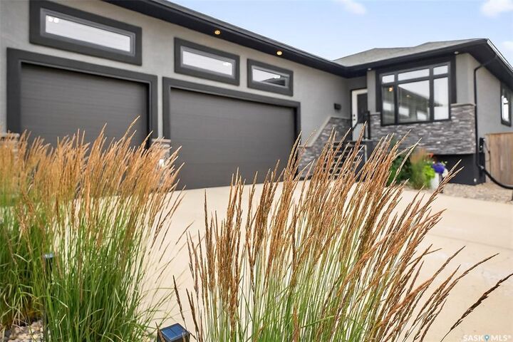 Property Photo:  76 Hodges Lane  SK S6J 0B1 