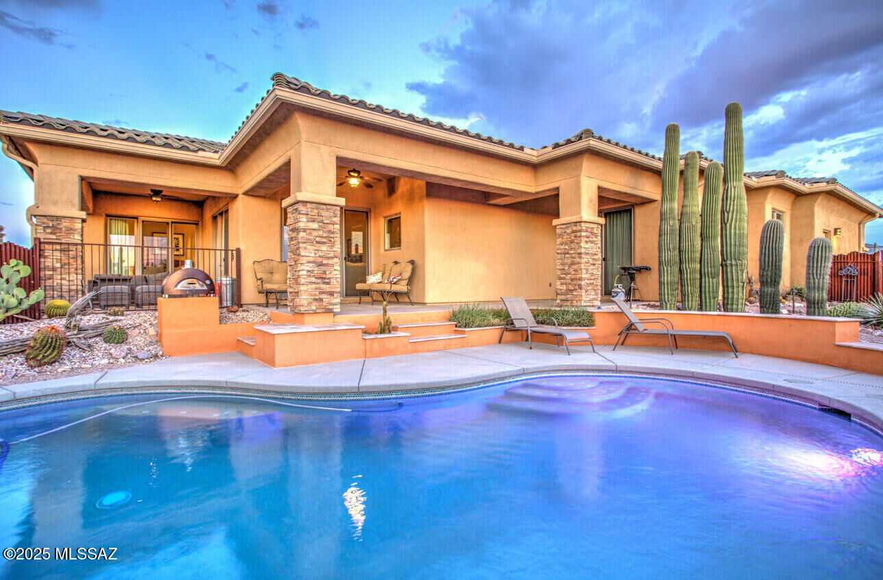 Property Photo:  352 N Camino Del Codorniz  AZ 85748 