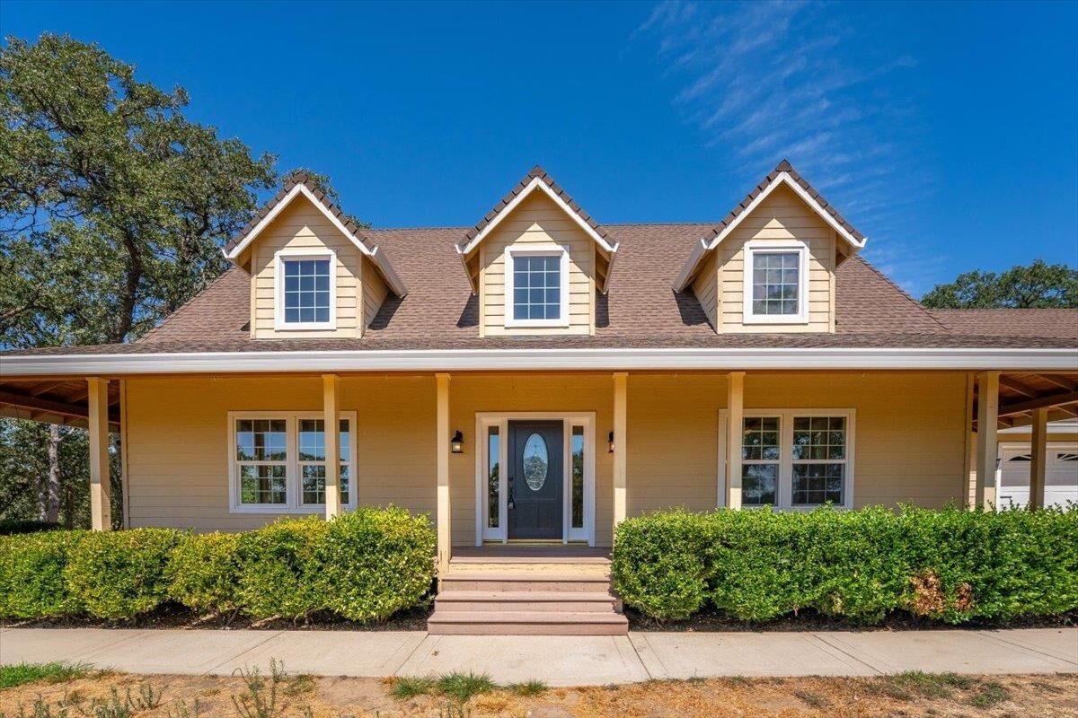 Property Photo: 17080 Hooker Creek Road CA 96080