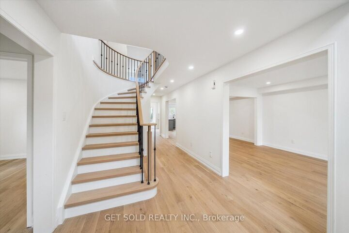 Property Photo: 27 Edenbridge Drive ON L4J 7V1