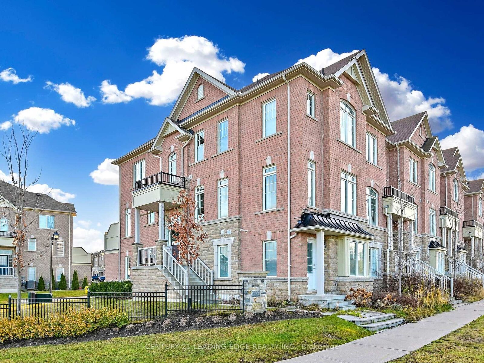 Photo de la propriété: 11 Dundas Way ON L6E 0R7