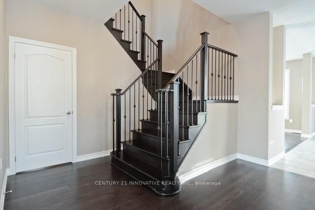 Photo de la propriété: 198 Crombie Street ON L1C 0T4