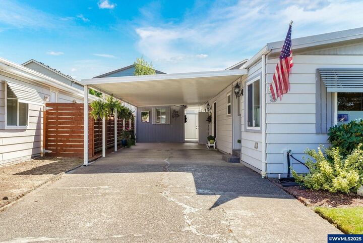 Property Photo: 4730 Auburn Rd 9 OR 97301