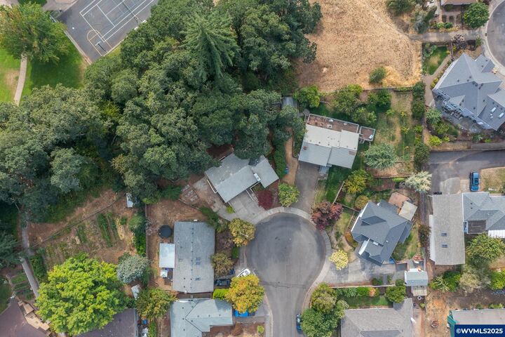 Property Photo:  1586 Aloha Ct S  OR 97302 