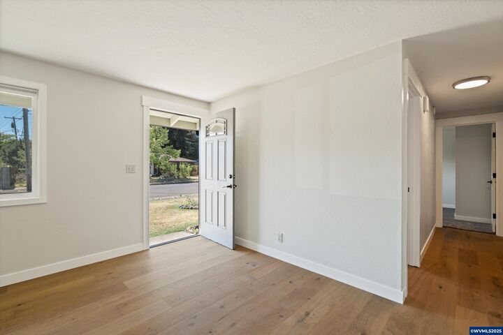 Property Photo: 1119 NW Maple Av OR 97330