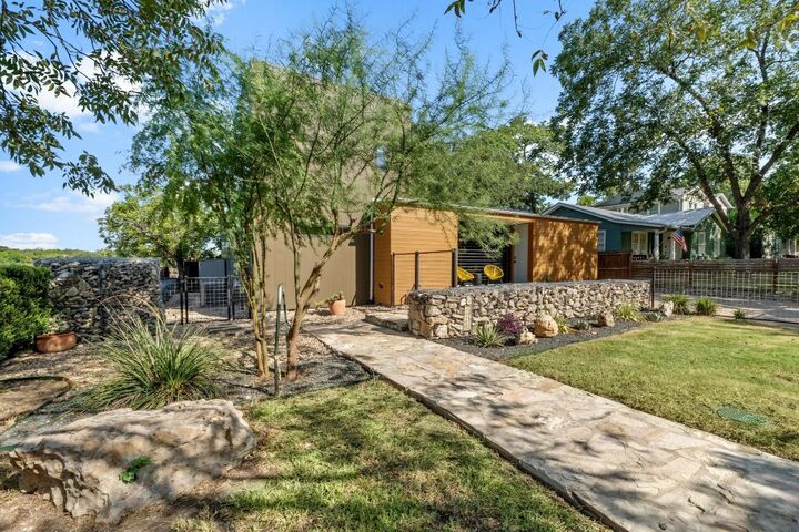 Property Photo: 4000 Sinclair Avenue TX 78756