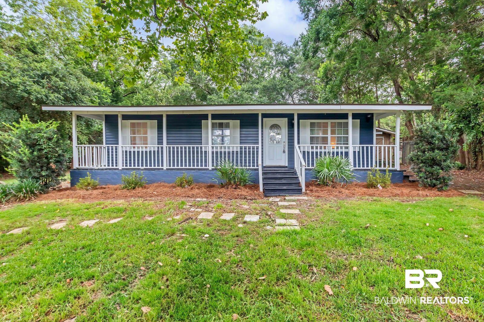 Property Photo: 9847 Mosley Road AL 36532