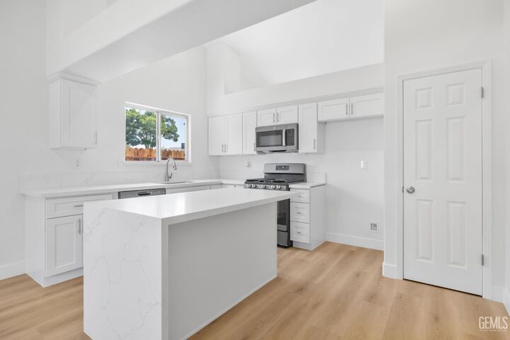 Property Photo: 5603 Pine Canyon Drive CA 93313