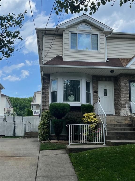 Property Photo:  263 Seguine Avenue  NY 10309 