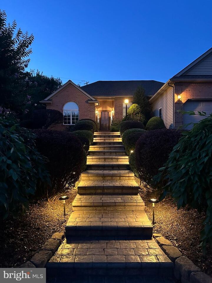 Property Photo:  87 Bartlett Circle  PA 17078 