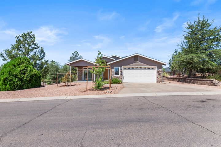Property Photo: 102 S Whiting Drive AZ 85541