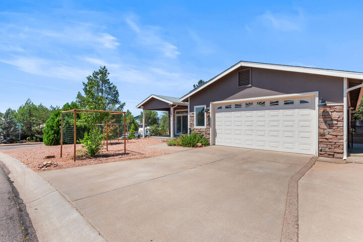 Property Photo:  102 S Whiting Drive  AZ 85541 