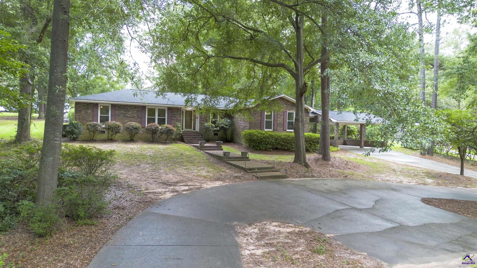 Property Photo:  812 Woodland Dr  GA 31063 