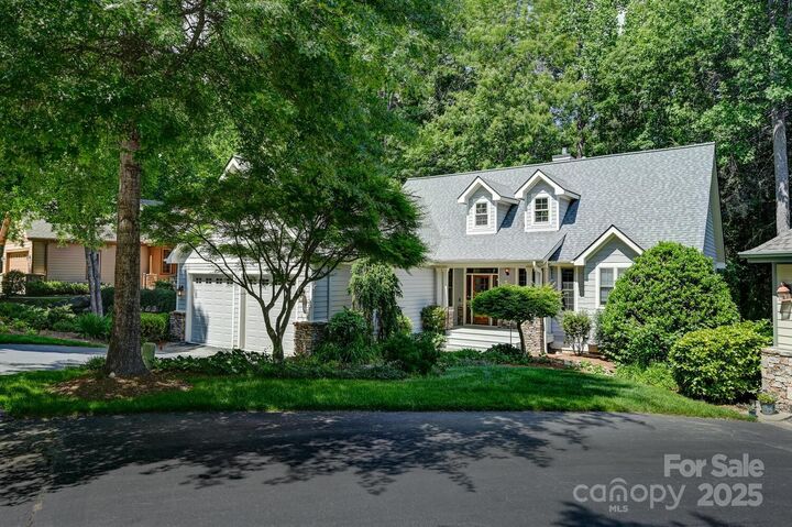 43 S Kuykendall Court  Hendersonville NC 28739 photo