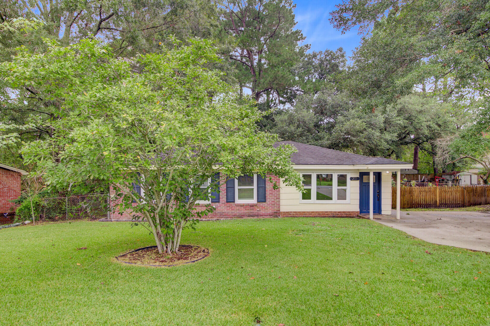 Property Photo: 211 Owens Drive SC 29485