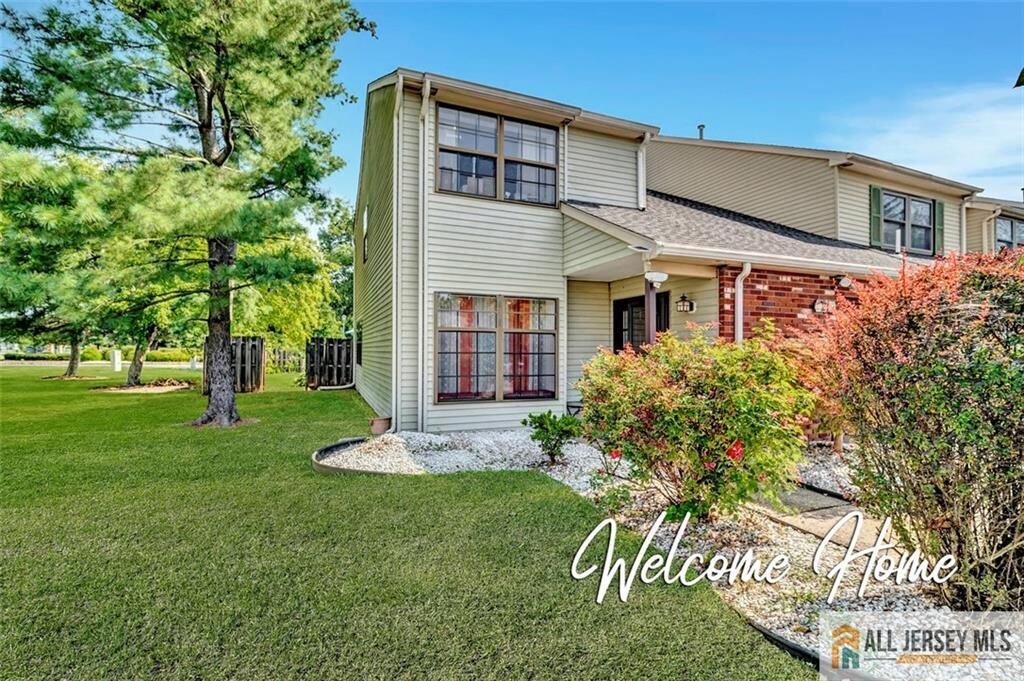 Property Photo:  21 Clark Court  NJ 08816 