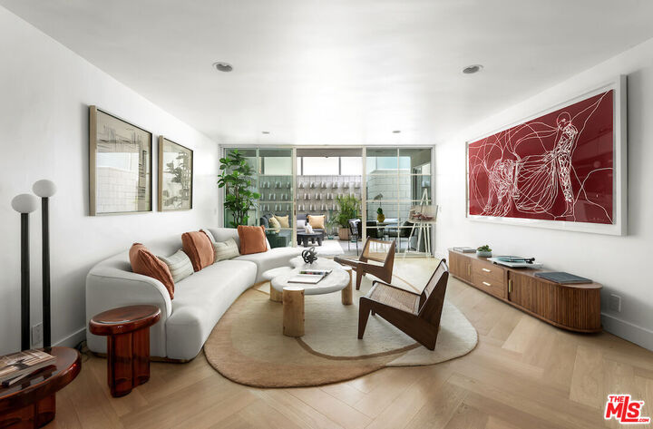 1400 N Sweetzer Ave  West Hollywood CA 90069 photo