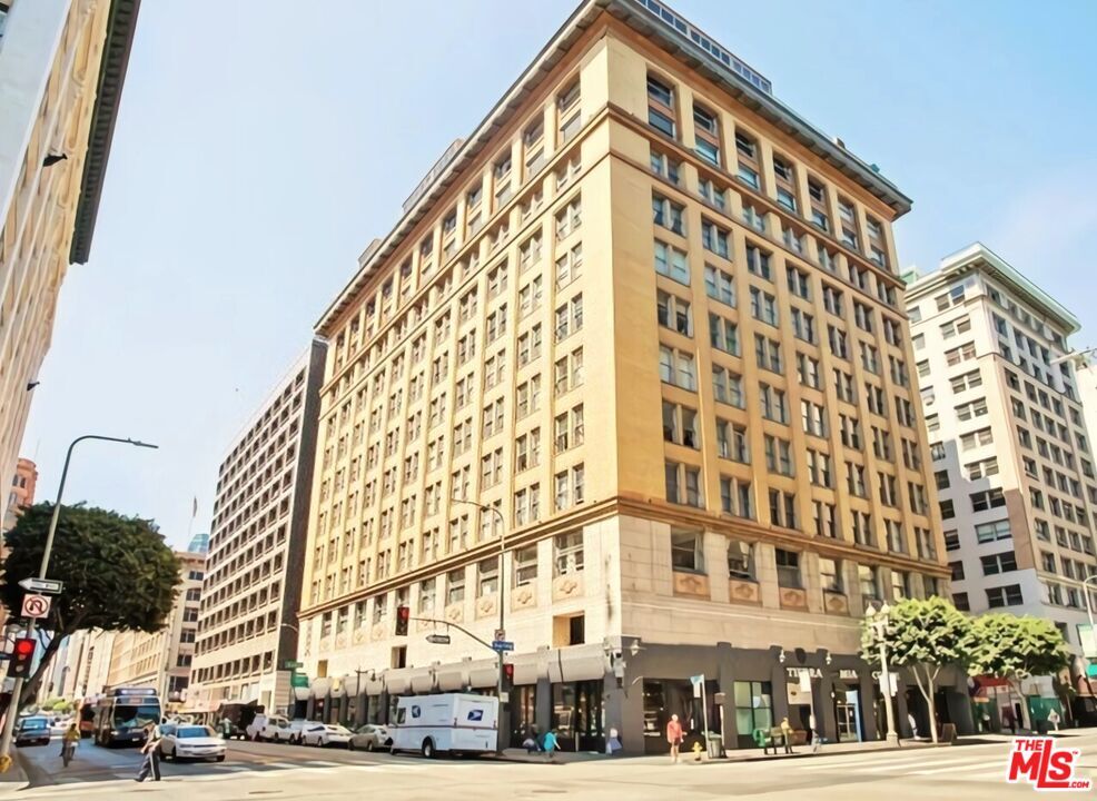 Property Photo:  215 W 7th St  CA 90014