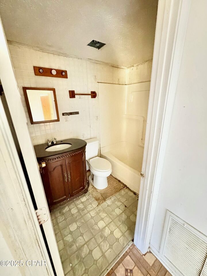 Property Photo: 1415 Fountain Avenue FL 32401