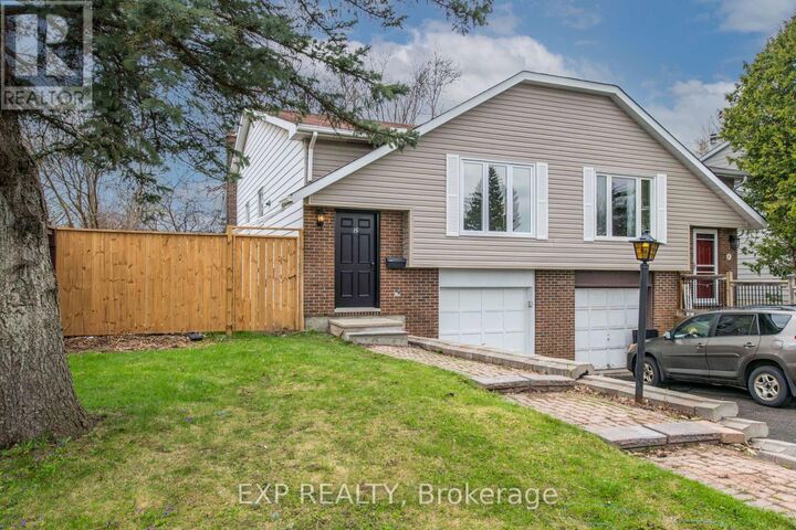 Property Photo: 15 Kadeer Way ON K2J 1J6