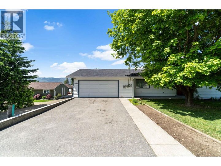 Photo de la propriété:  2941 30 Street Northeast  BC V1E 3G7 