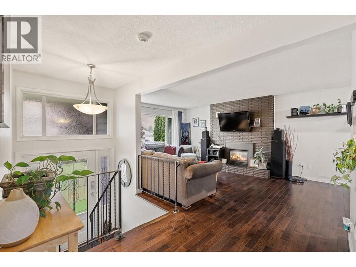 Property Photo: 2335 Rosewood Avenue BC V2B 4Y9