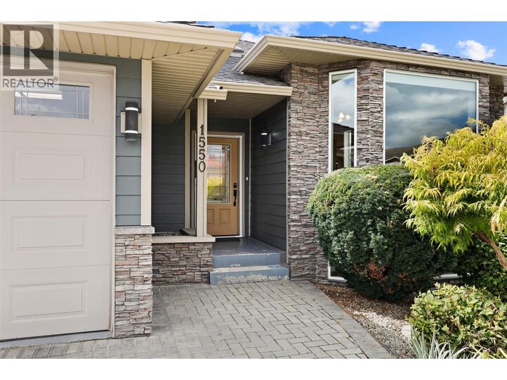 Property Photo:  1550 Nicolani Court  BC V2B 8H8 